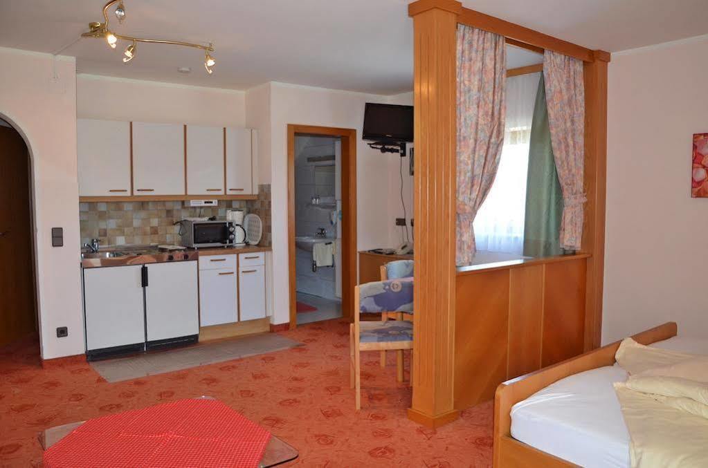 Gaestehaus Goetz Drobollach am Faakersee Exteriör bild