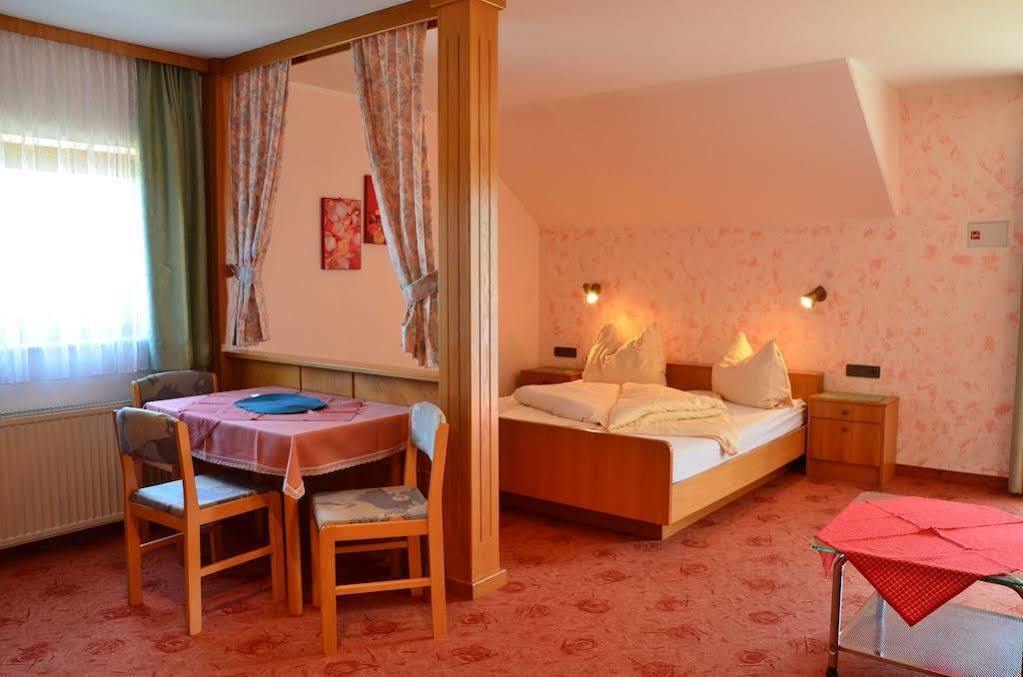 Gaestehaus Goetz Drobollach am Faakersee Exteriör bild