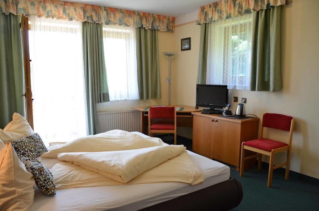 Gaestehaus Goetz Drobollach am Faakersee Exteriör bild
